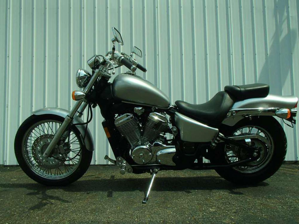 Buy 2006 Honda Shadow Vlx Deluxe (vt600cd) Cruiser On 2040-motos