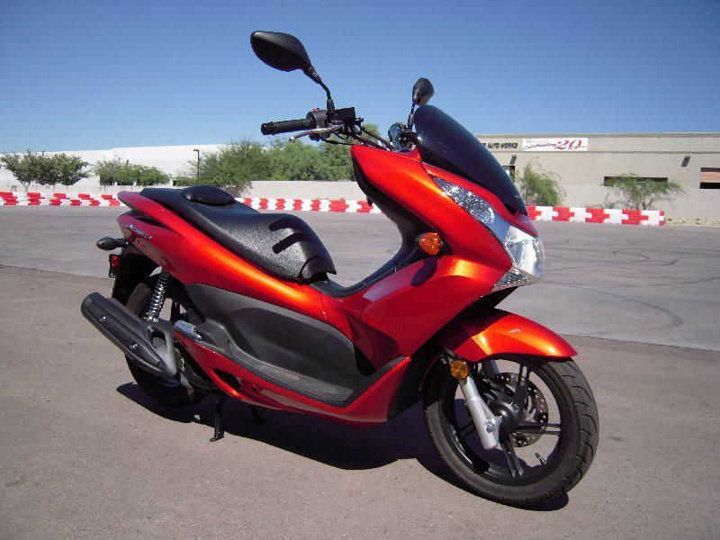 Buy 2013 Honda PCX 150 Scooter on 2040-motos