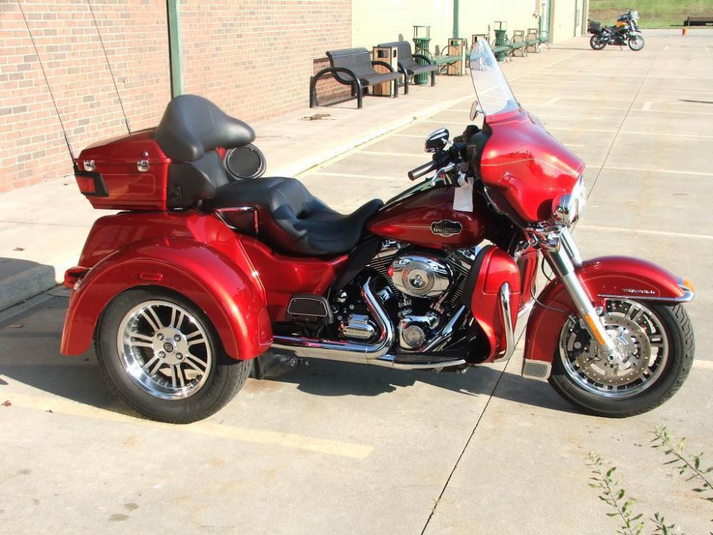 2013 harley-davidson flhtcutg tri glide ultra classic  trike 