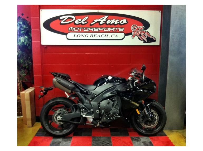 2012 yamaha yzf r1  sportbike 