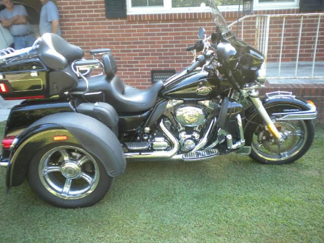 Used 2011 Harley-Davidson FLHTCUTG for sale.