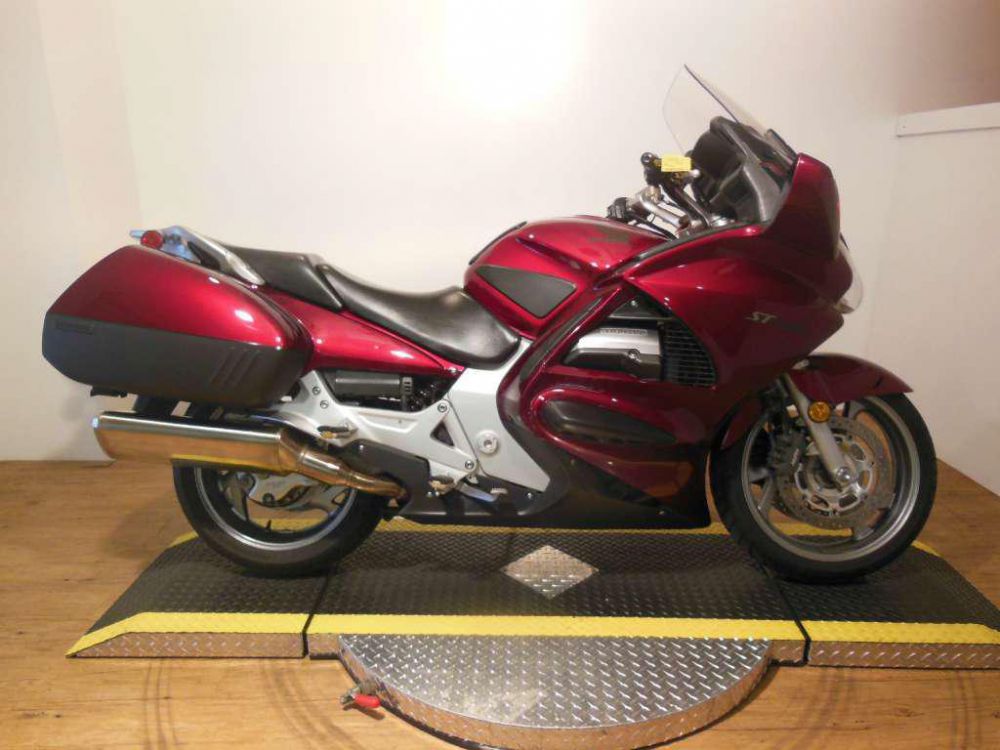 2005 honda st1300  sport touring 