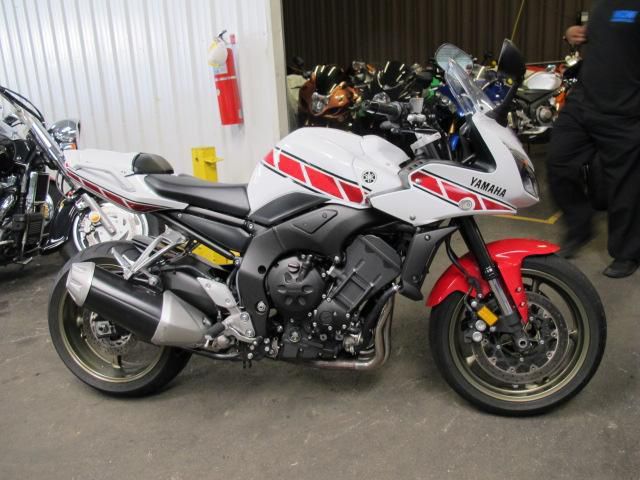 2009 yamaha fz1  sportbike 