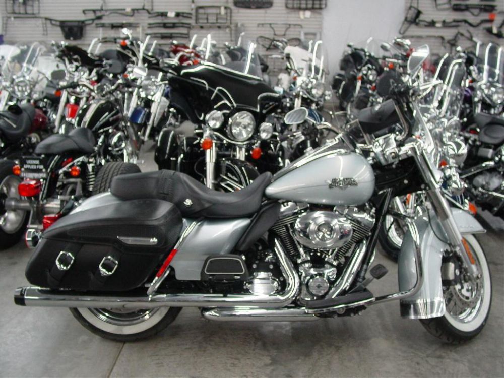 2011 harley-davidson flhrc road king classic  touring 