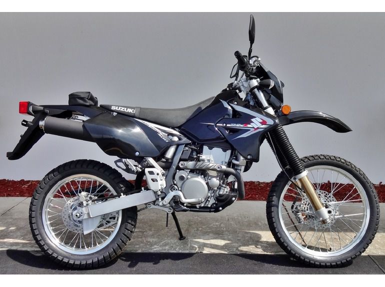 400 см. Сузуки ДРЗ 400 S. Suzuki DRZ 400 2020.