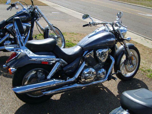 Used 2006 Honda VTX 1300 for sale.