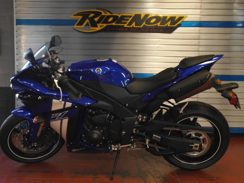 2012 yamaha yzf r1  sportbike 