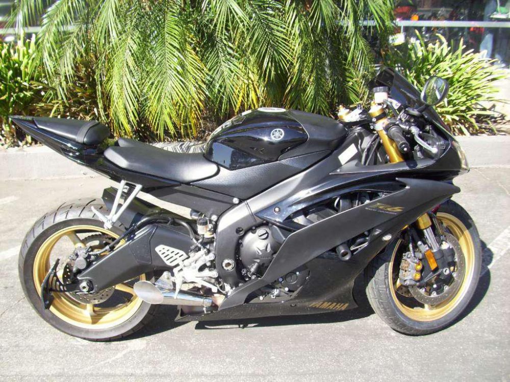 2009 yamaha yzf-r6  sportbike 