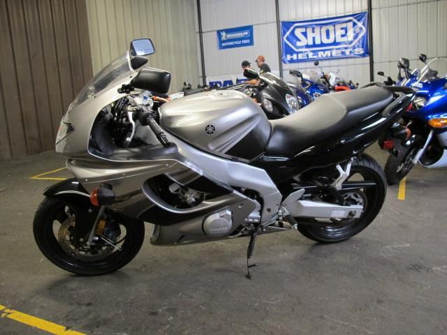 2003 yamaha yzf600  sportbike 