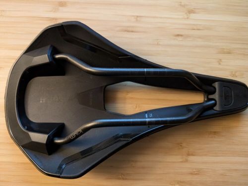 Fizik vento argo r5 saddle s-alloy rail 140mm black