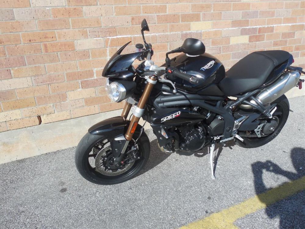 2011 triumph speed triple  sportbike 