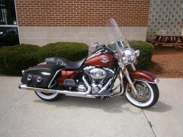 2010 harley-davidson flhrc road king classic  touring 