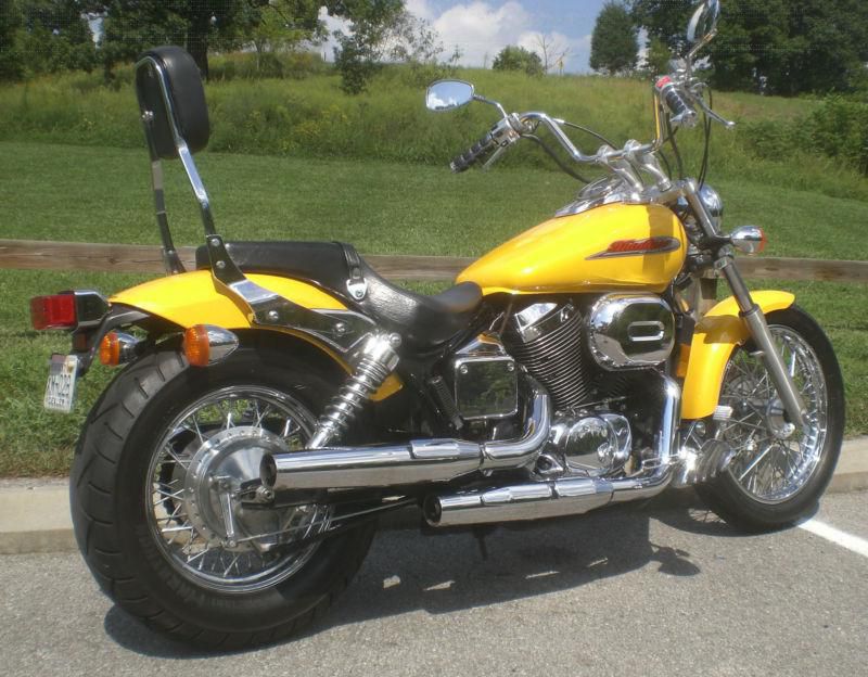 Buy 2002 Honda Shadow Spirit 750 VT750DC "Pearl Yellow" on 2040-motos