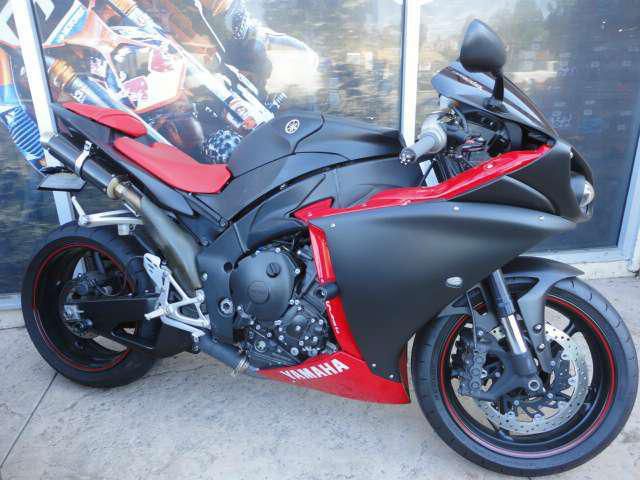 2009 yamaha yzf-r1  sportbike 