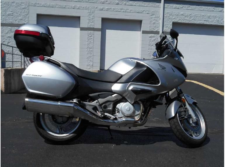 2010 honda nt700v  sport touring 