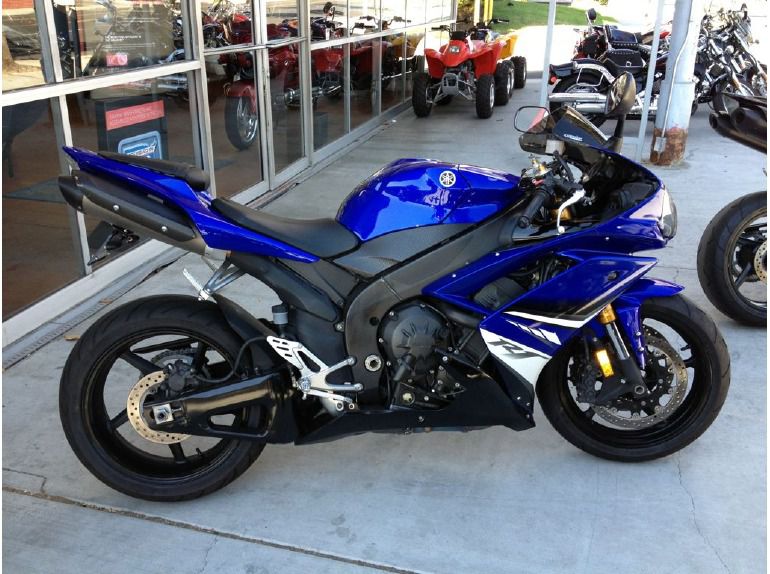 2008 Yamaha YZF-R1 for sale on 2040-motos