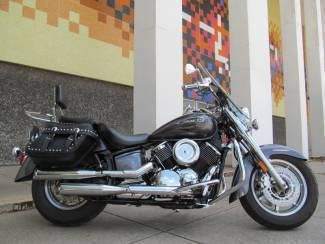 2009 gray yamaha v-star 1100 classic!