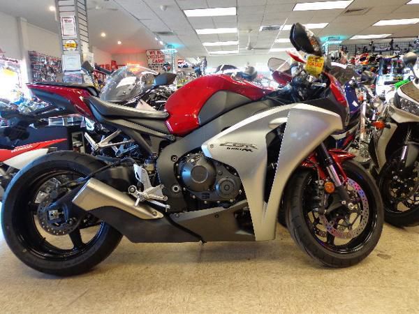 2008 honda cbr1000rr  sportbike 