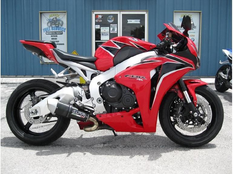 2011 honda cbr1000rr  sportbike 