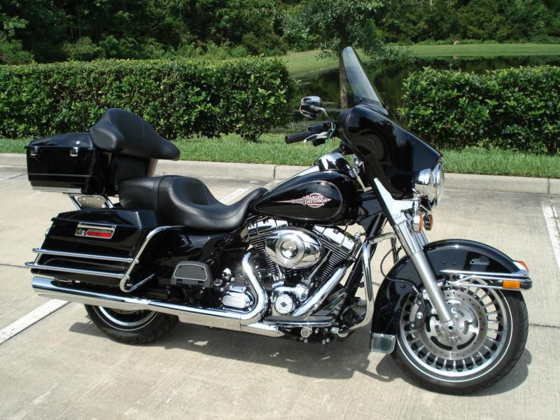 2012 Harley Davidson FLHTC Electra Glide Classic Low Miles Flawless Bike!!!!