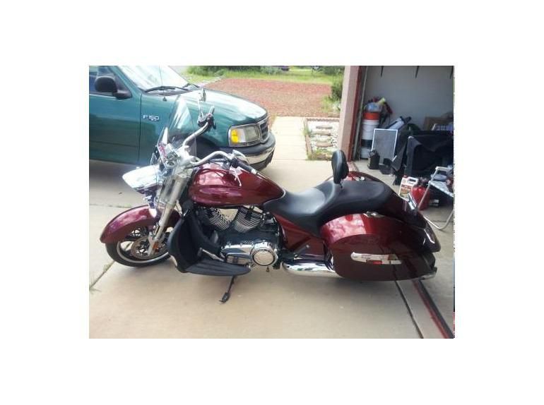 2011 victory cross roads cruiser 