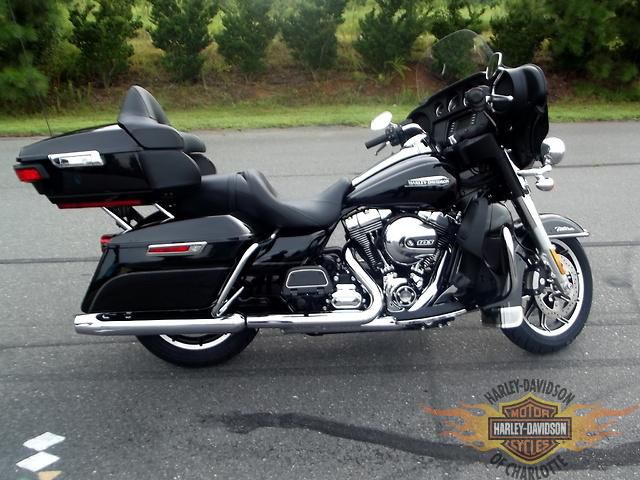 2014 Harley-Davidson FLHTCU Touring 