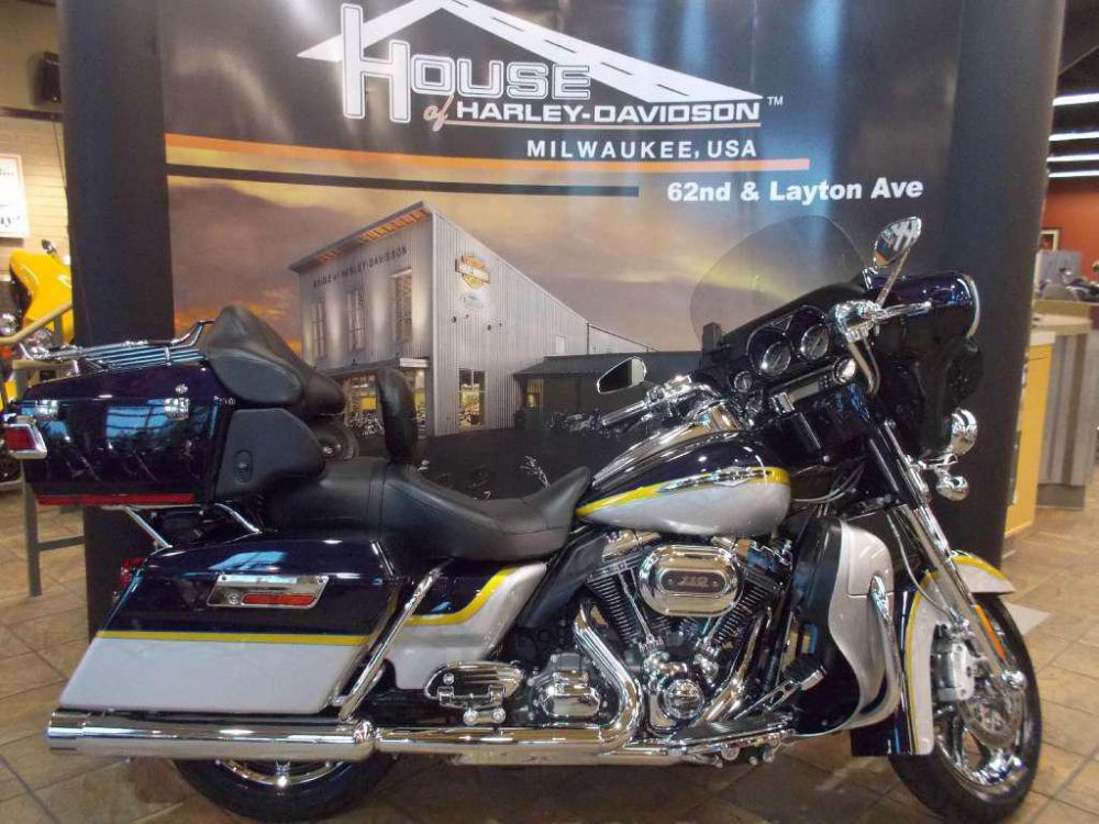 2012 Harley-Davidson FLHTCUSE7 CVO Ultra Classic Electra Glide Touring 