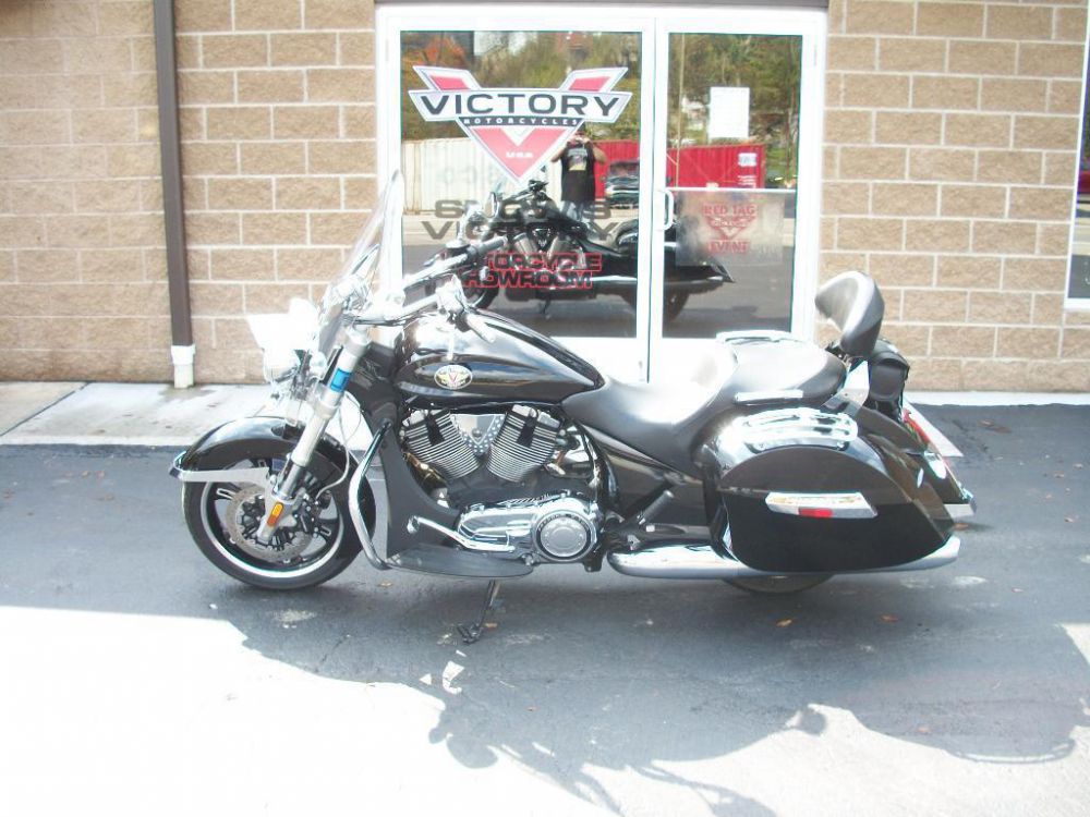 2010 victory cross roads  touring 