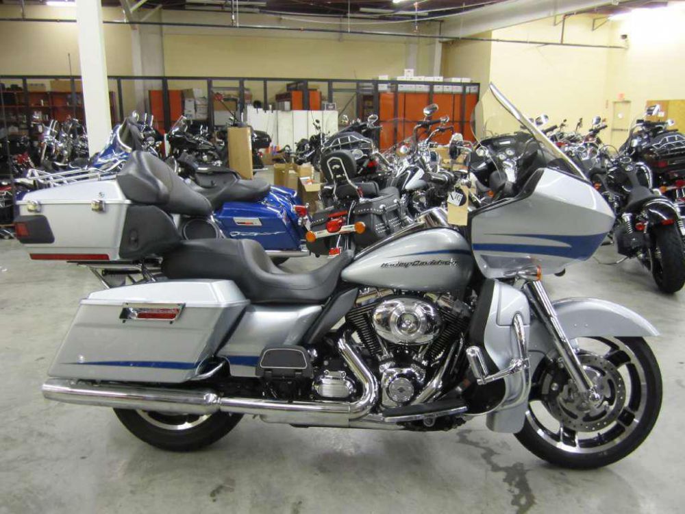 2011 harley-davidson fltru road glide ultra  touring 