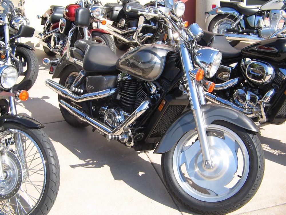 2006 honda shadow sabre  (vt1100c2)  cruiser 