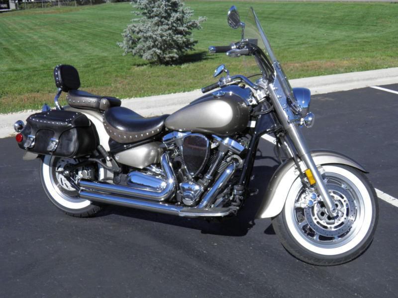 2004 yamaha road star 1700 **silverado edition**  *new tires*  low reserve