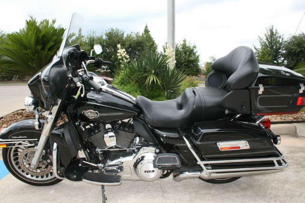 2011 harley-davidson flhtcu ultra classic electra glide  touring 