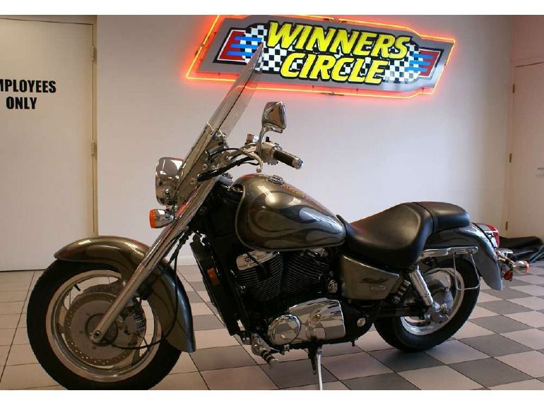 2006 honda shadow sabre  (vt1100c2) 