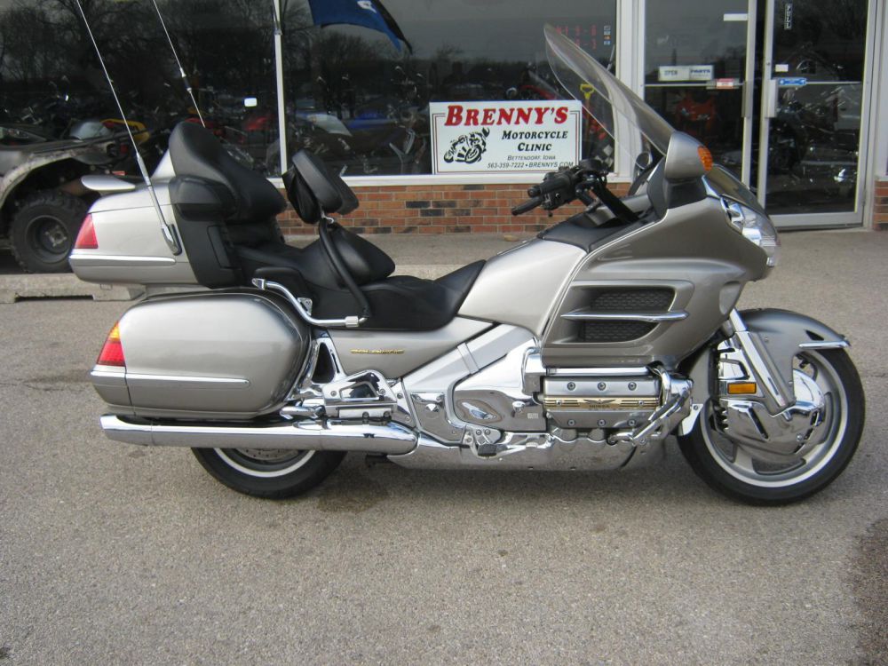 2002 honda gl 1800 gold wing  touring 