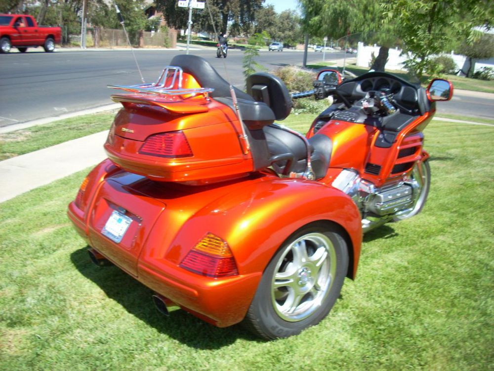 Honda Gold Wing 2002 три колеса