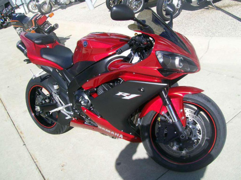 2007 yamaha yzf-r1  sportbike 