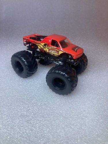 Hot wheels monster jam desperado monster truck 1:64