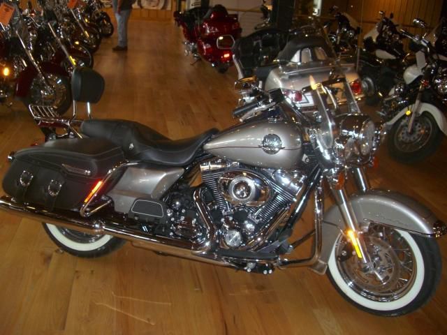 2009 harley-davidson flhrc road king classic  touring 