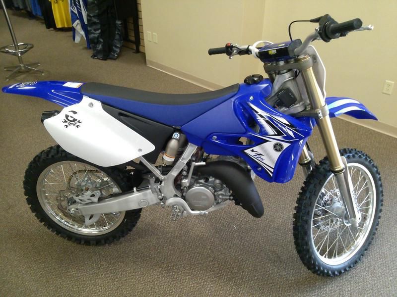 2011 Yamaha YZ 125 Dirt Bike 