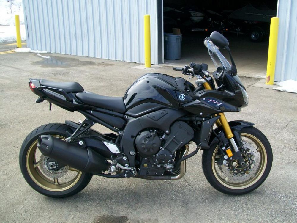 2010 yamaha fz1  sportbike 