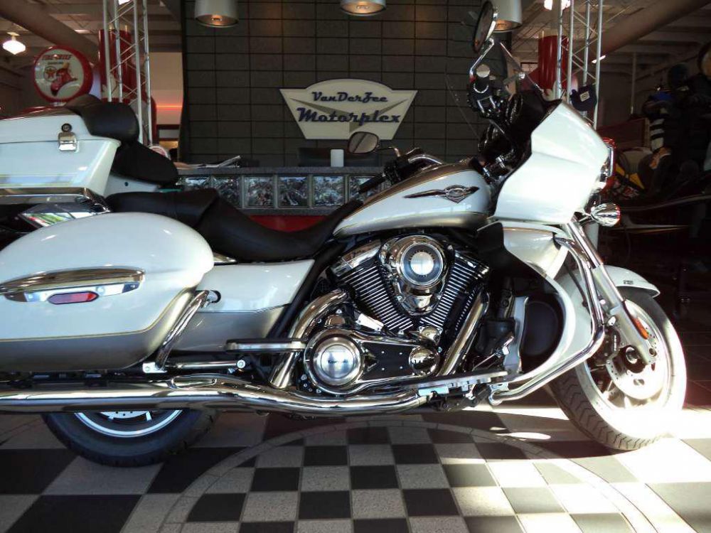 2013 kawasaki vulcan 1700 voyager abs  touring 