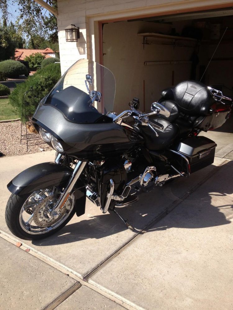 2011 Harley-Davidson Road Glide CVO ULTRA Touring 