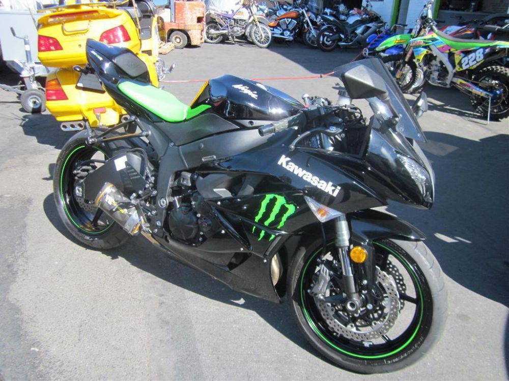 Мотоциклист на Kawasaki zx10r