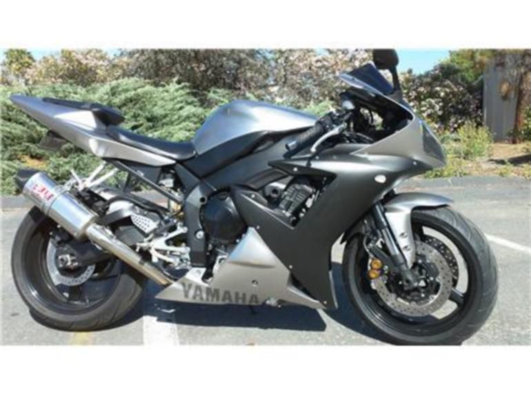 2002 Yamaha YZFR1 Sportbike 