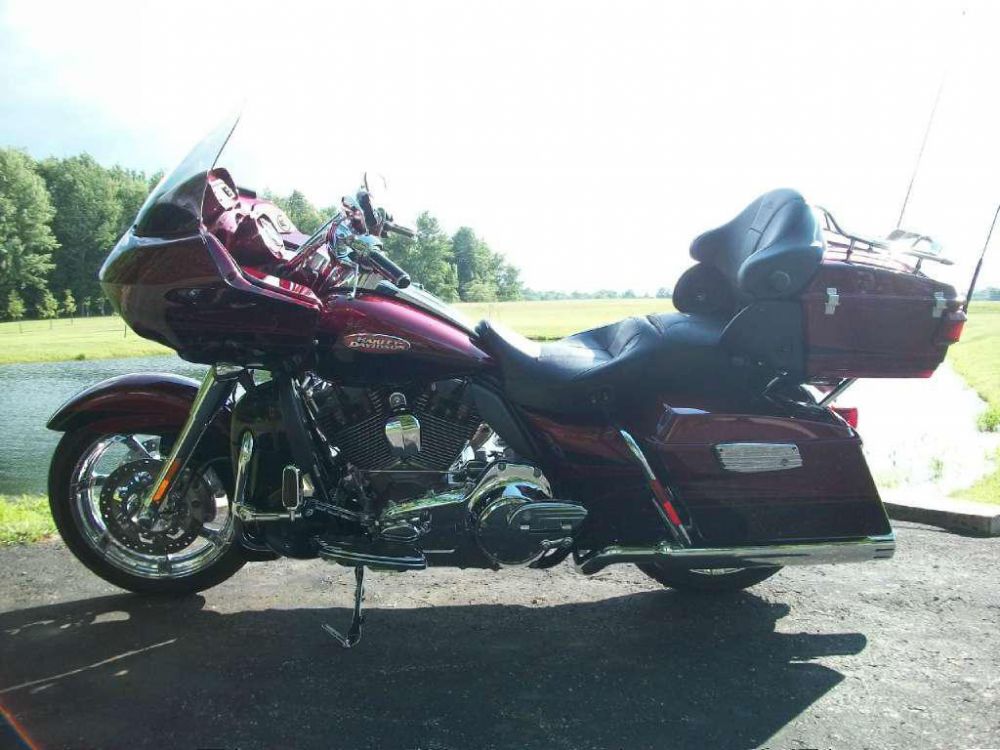 2011 harley-davidson fltruse cvo road glide ultra  touring 