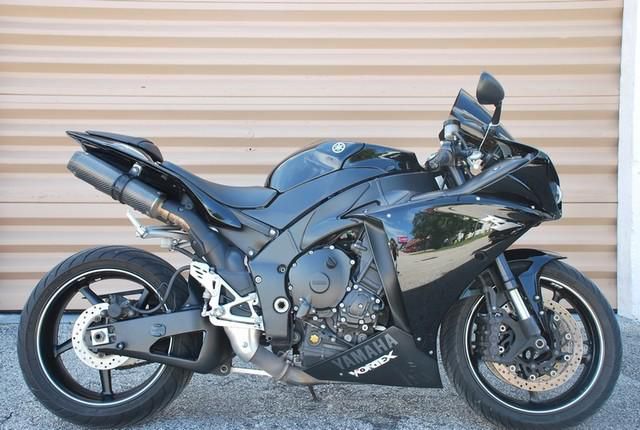 2010 Yamaha YZF R-1 Sportbike 