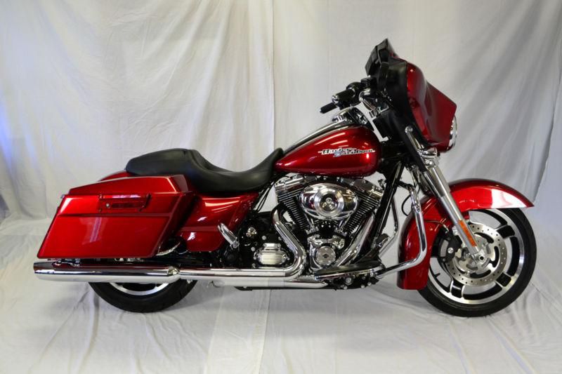 2013 harley davidson street glide - boasts all three options!  low mileage!