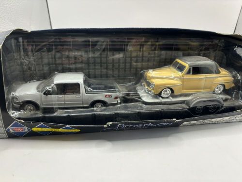 Motor Max American Classic Cars Pick-Up &amp; Old Car Trailer 1:43 Damaged Box