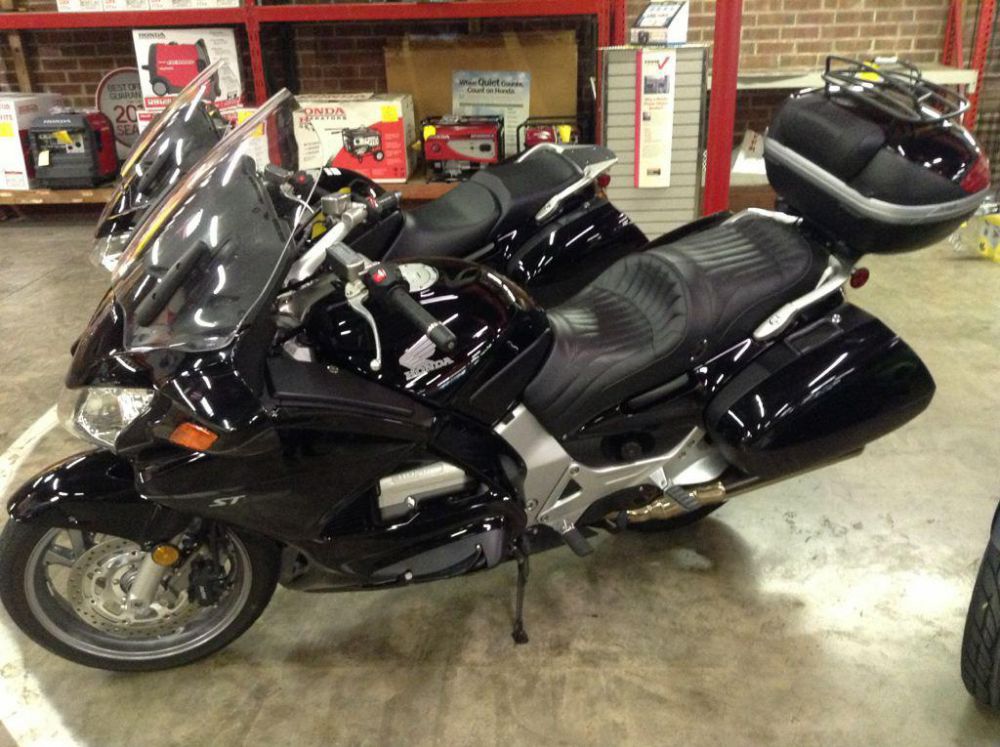 2010 honda st1300 abs  sport touring 