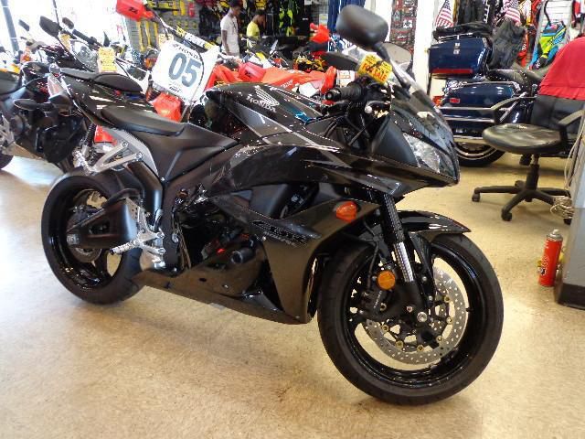 2009 honda cbr600rr  sportbike 